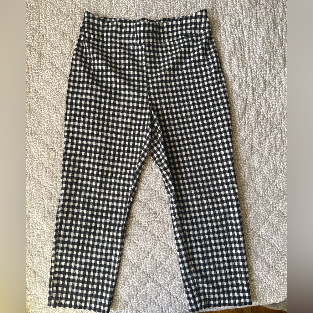 Chico’s black and white buffalo plaid cropped pull on pants
